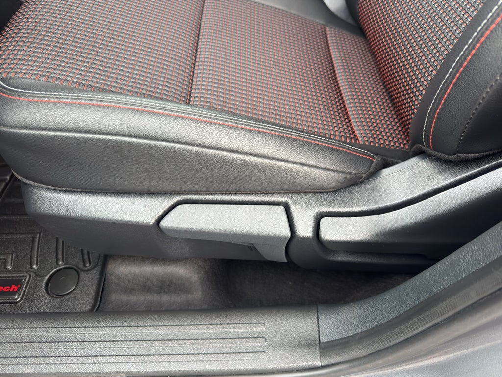 2025 Nissan Kicks SR AWD