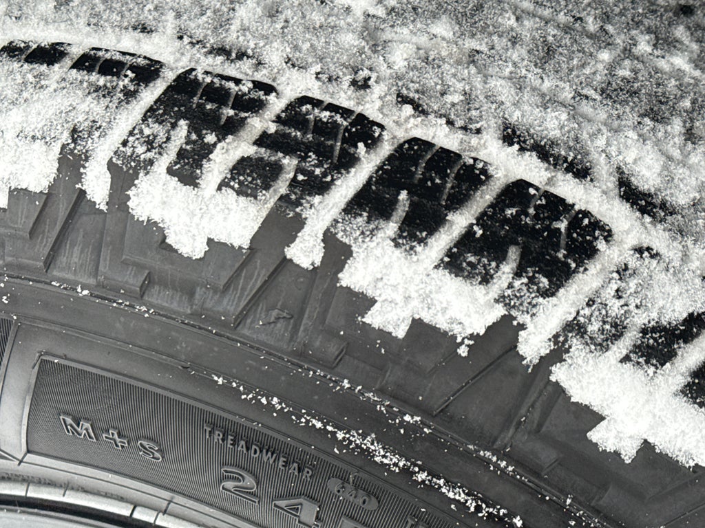 2023 Toyota Tacoma 4WD 4WD SR Double Cab 5' Bed V6 AT (Natl)