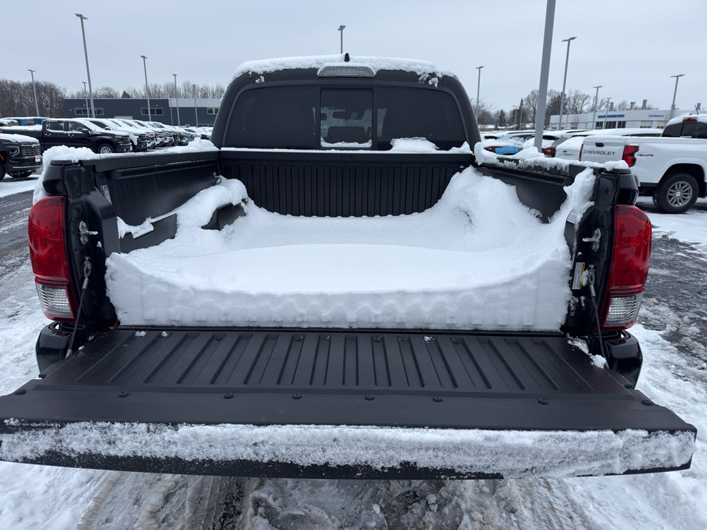 2023 Toyota Tacoma 4WD 4WD SR Double Cab 5' Bed V6 AT (Natl)