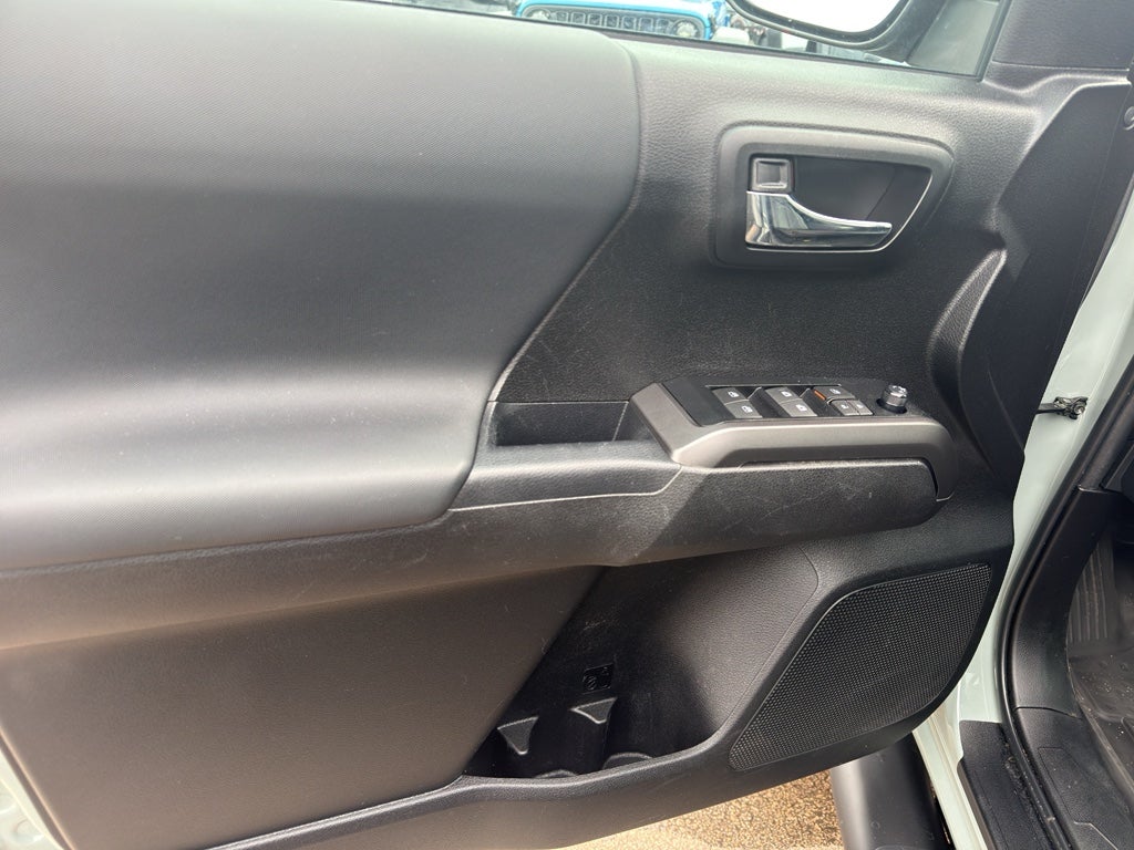 2022 Toyota Tacoma 4WD 4WD TRD Off Road Double Cab 5' Bed V6 MT (Natl)