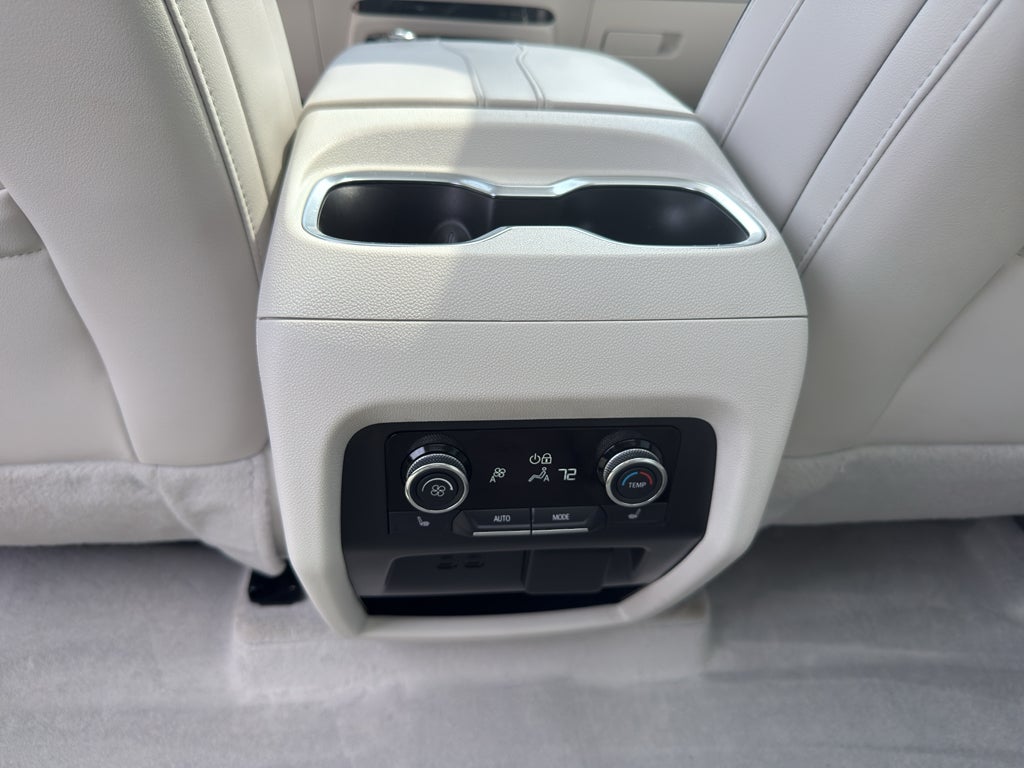 2025 Buick Enclave 4dr Avenir