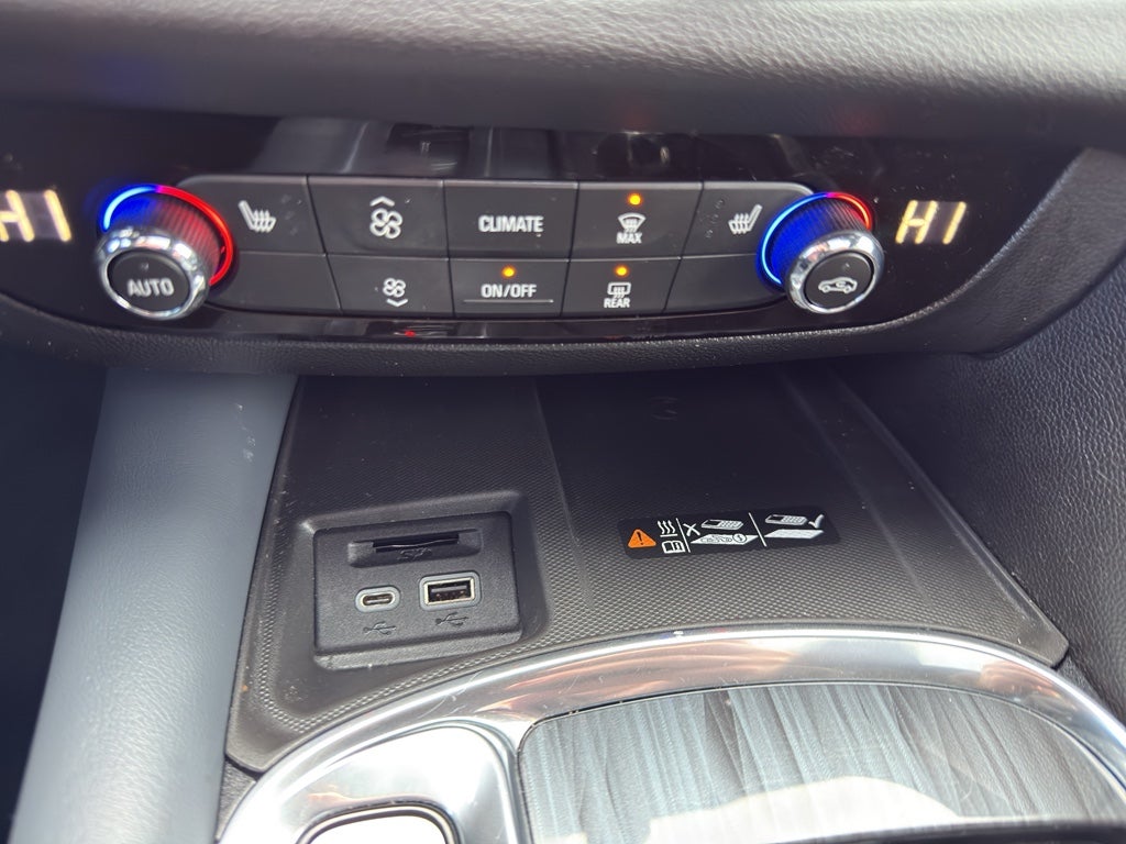 2022 Buick Enclave Essence AWD