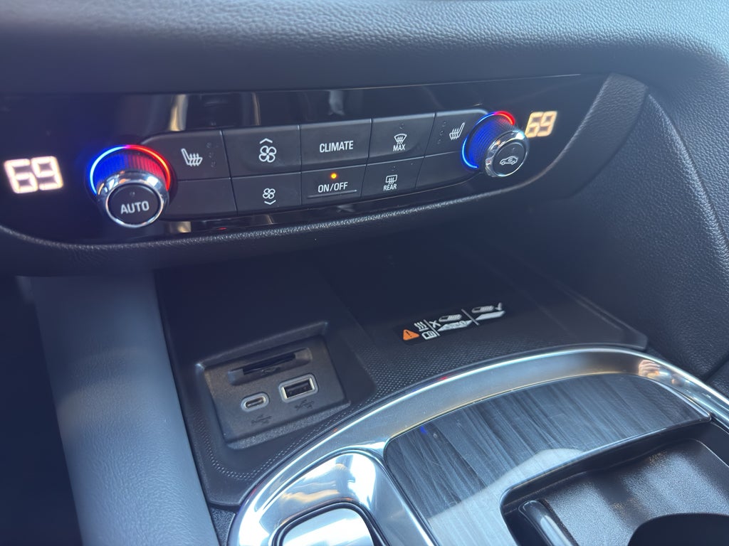 2023 Buick Enclave Essence AWD