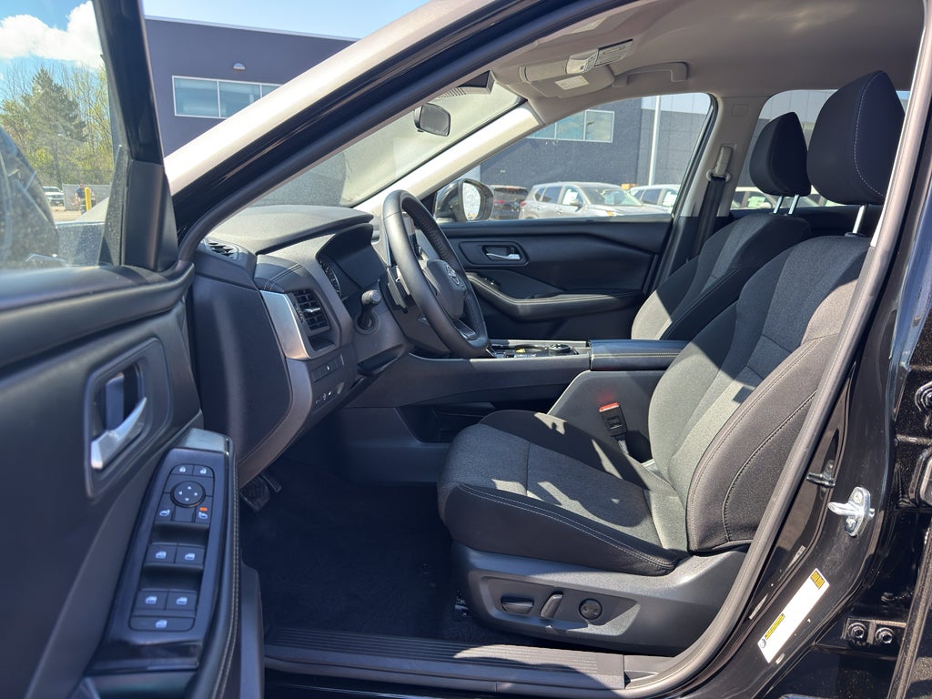2025 Nissan Rogue AWD SV