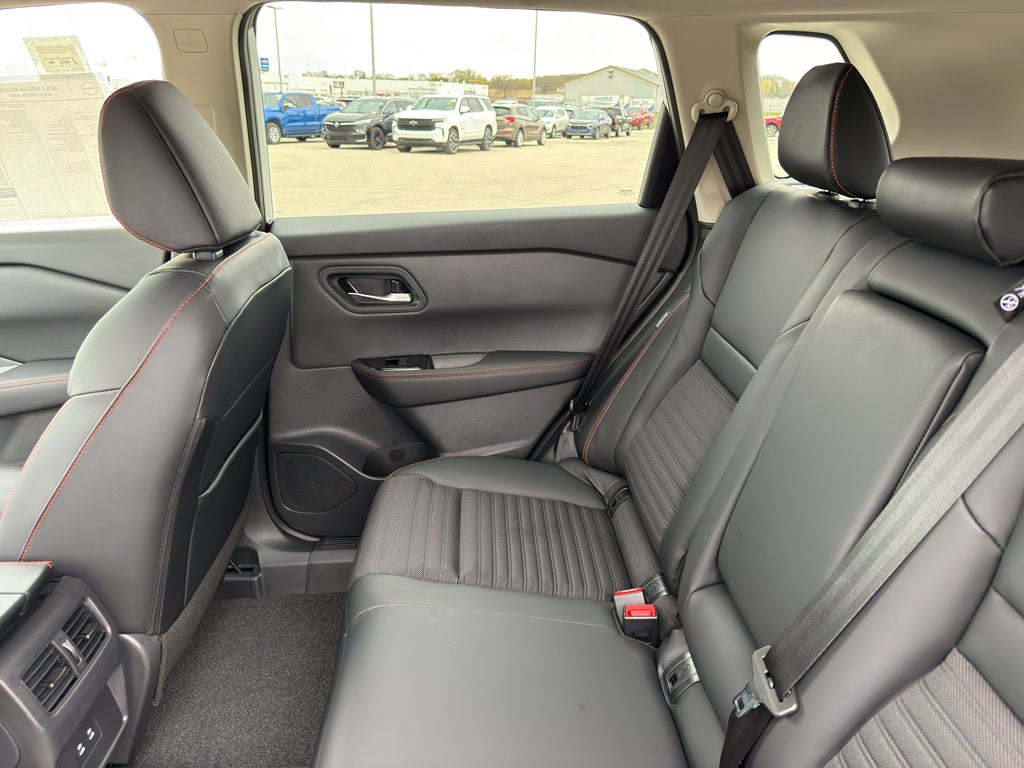 2026 Nissan Rogue 2026.5 AWD Rock Creek
