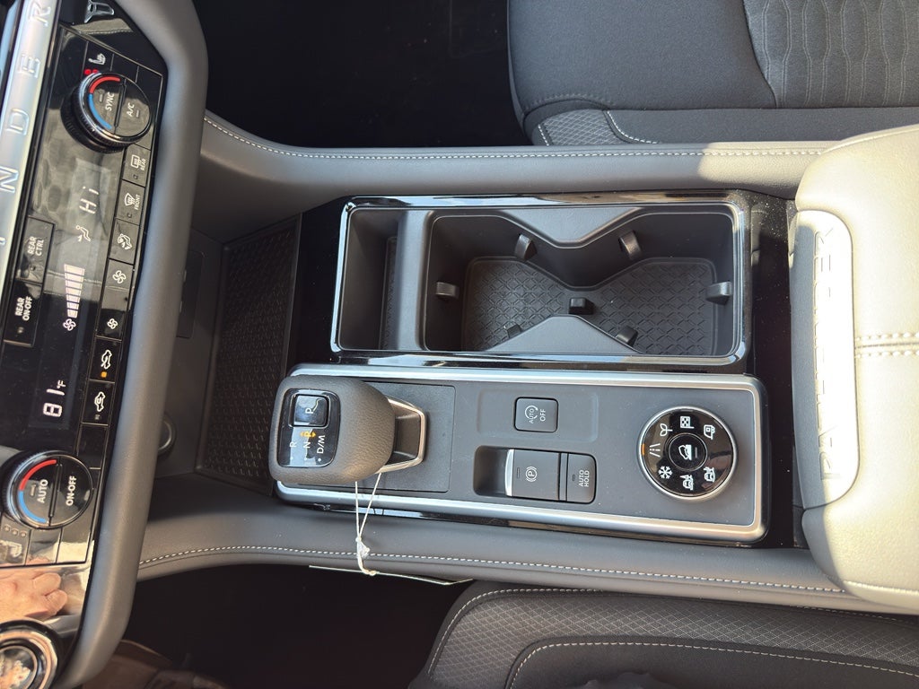 2026 Nissan Pathfinder SV 4WD