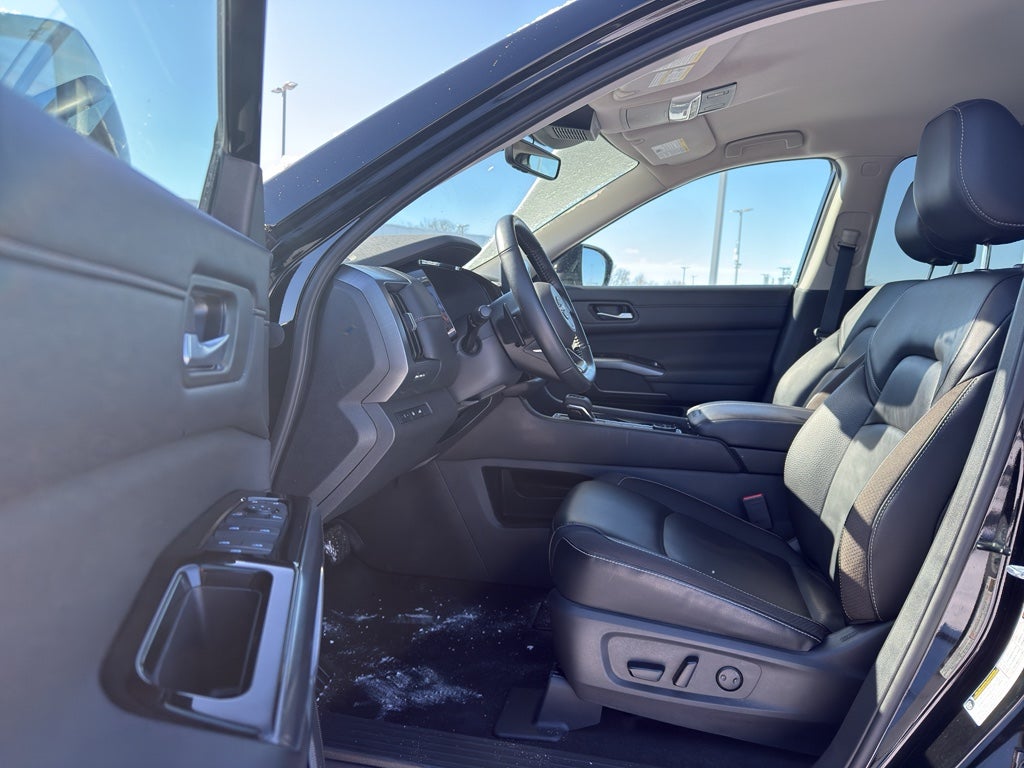 2023 Nissan Pathfinder SL 4WD