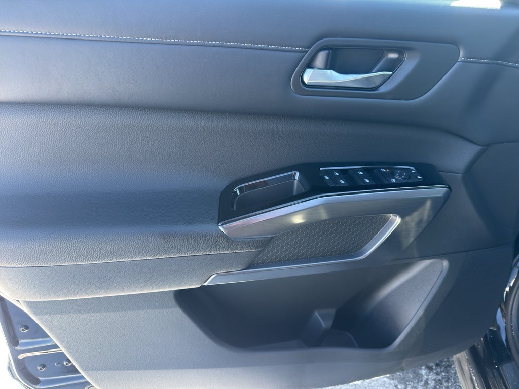 2023 Nissan Pathfinder SL 4WD