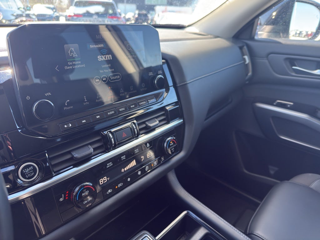 2023 Nissan Pathfinder SL 4WD