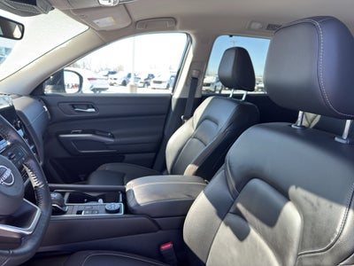 2023 Nissan Pathfinder SL 4WD