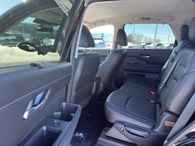 2023 Nissan Pathfinder SL 4WD