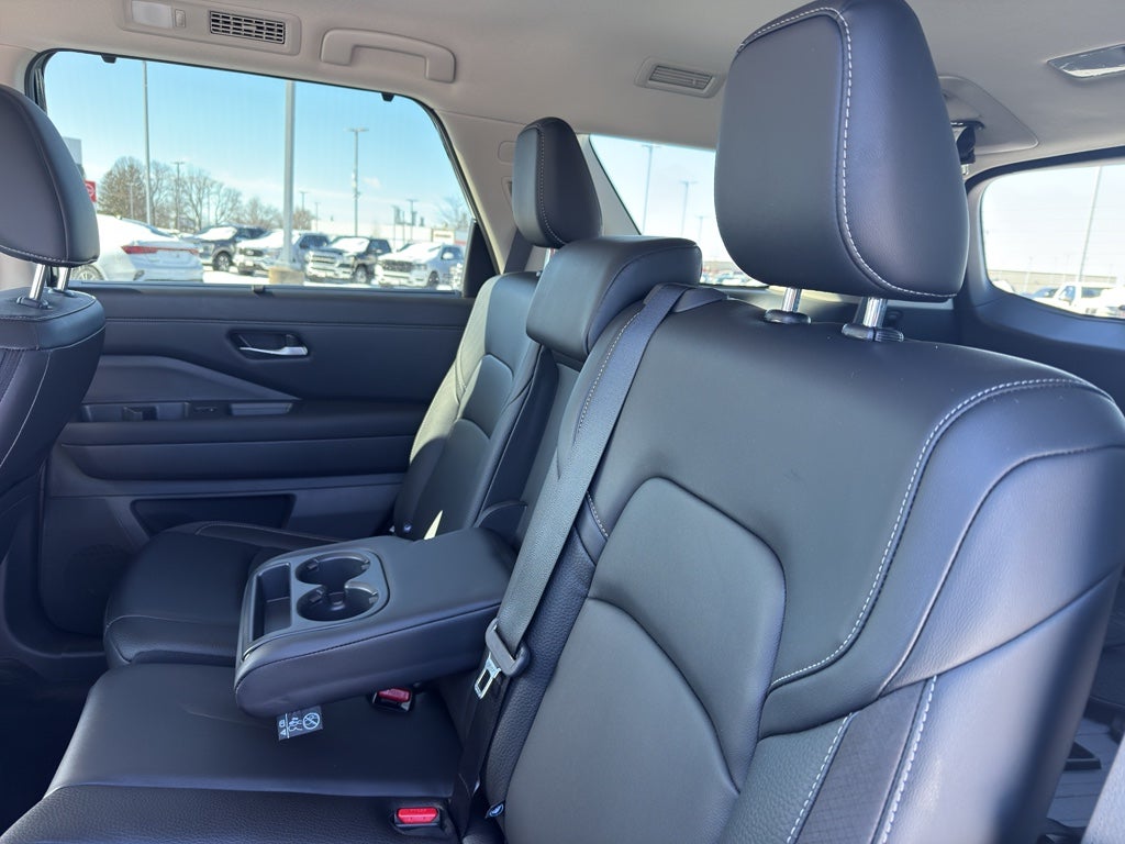 2023 Nissan Pathfinder SL 4WD