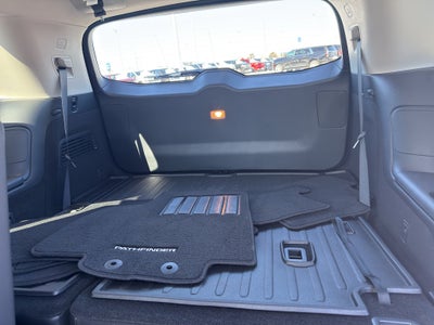 2023 Nissan Pathfinder SL 4WD