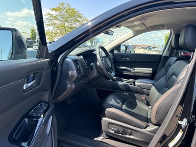 2023 Nissan Pathfinder SL 4WD