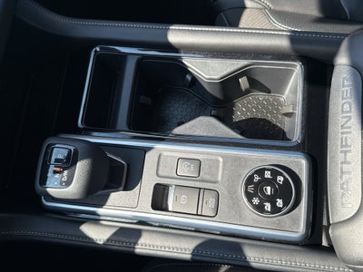 2023 Nissan Pathfinder SL 4WD