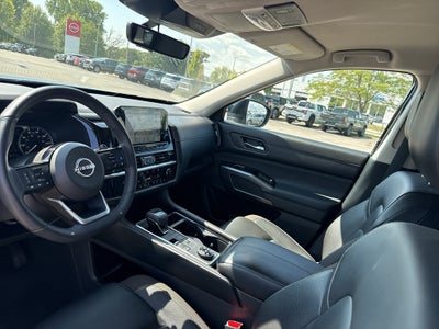 2023 Nissan Pathfinder SL 4WD
