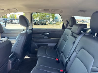 2023 Nissan Pathfinder SL 4WD