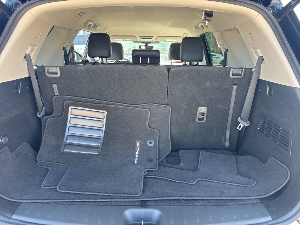 2023 Nissan Pathfinder SL 4WD