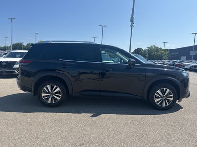 2023 Nissan Pathfinder SL 4WD