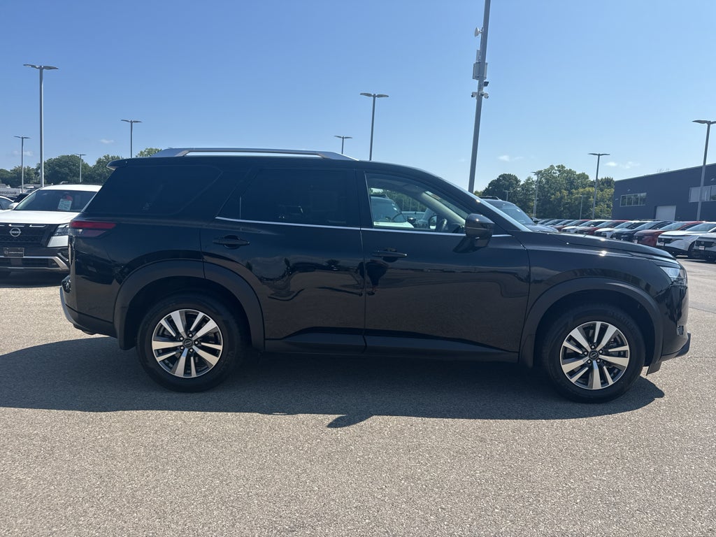 2023 Nissan Pathfinder SL 4WD