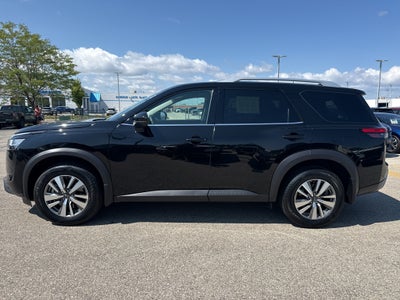2023 Nissan Pathfinder SL 4WD