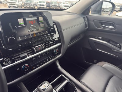 2024 Nissan Pathfinder SL 4WD