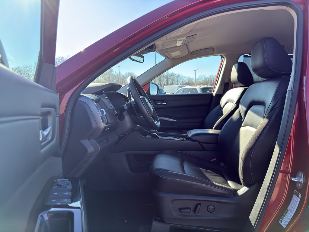 2023 Nissan Pathfinder SL 4WD
