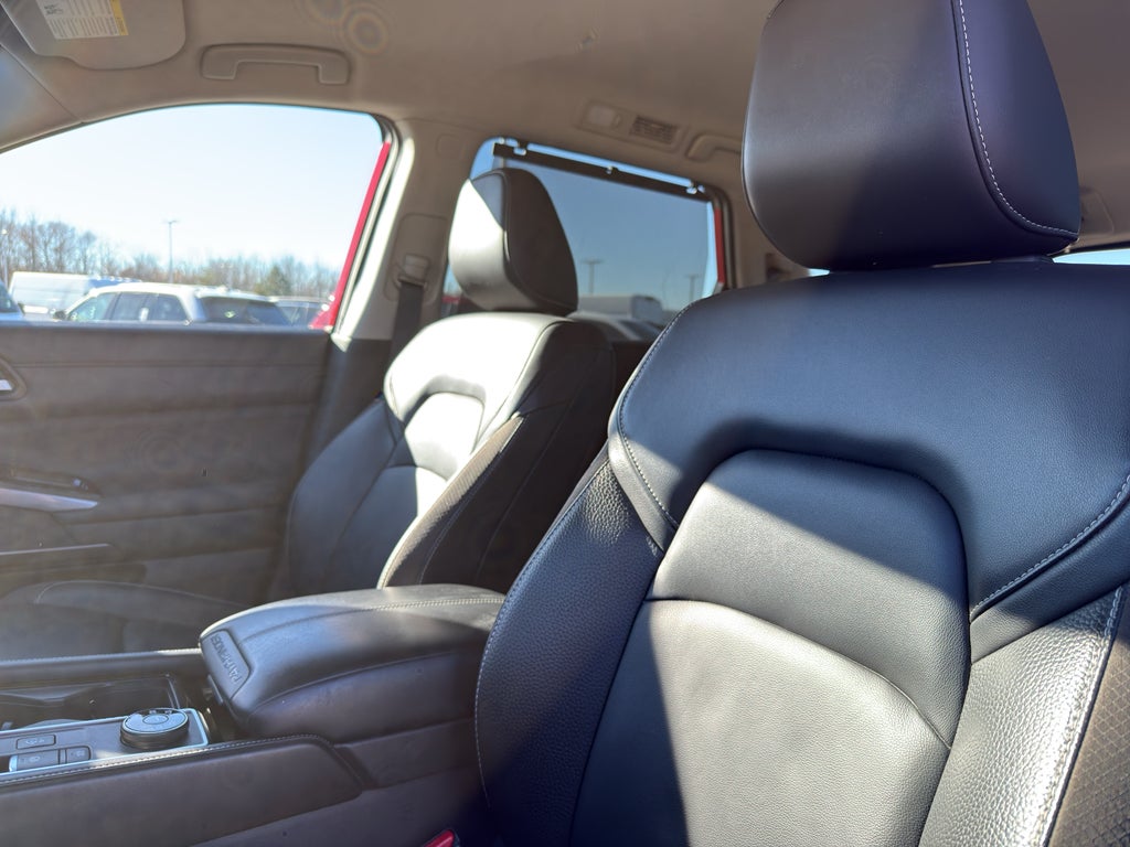 2023 Nissan Pathfinder SL 4WD