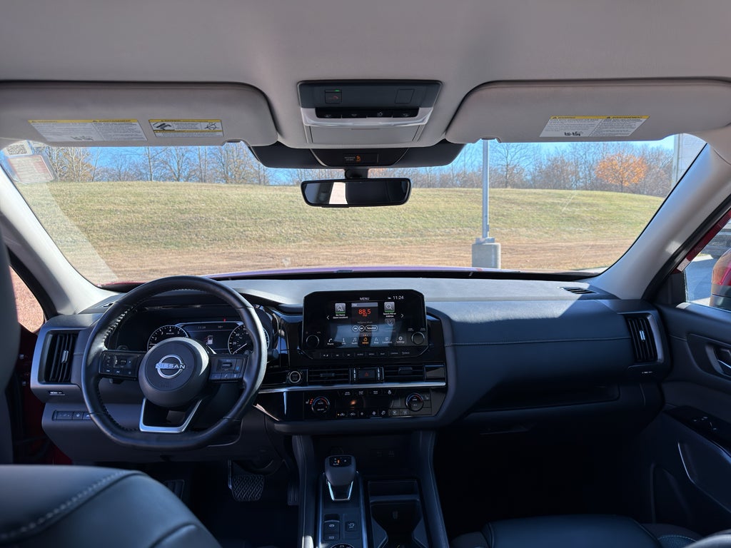 2023 Nissan Pathfinder SL 4WD