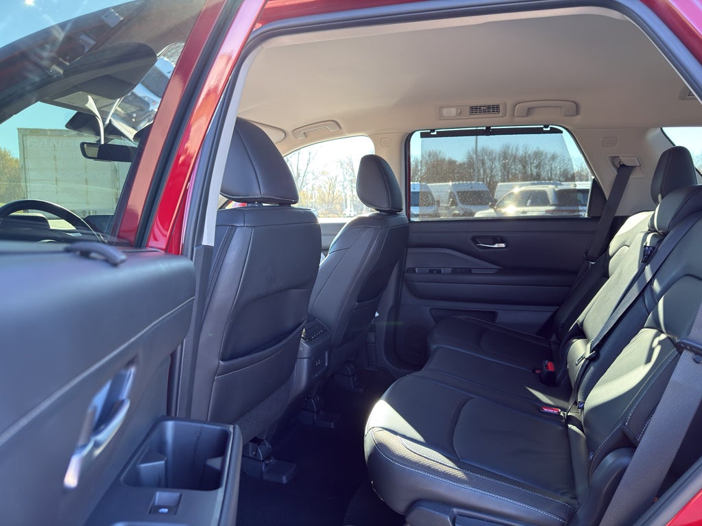 2023 Nissan Pathfinder SL 4WD