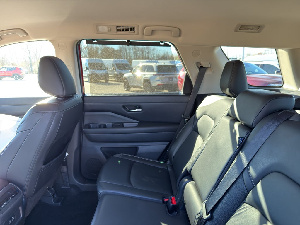 2023 Nissan Pathfinder SL 4WD