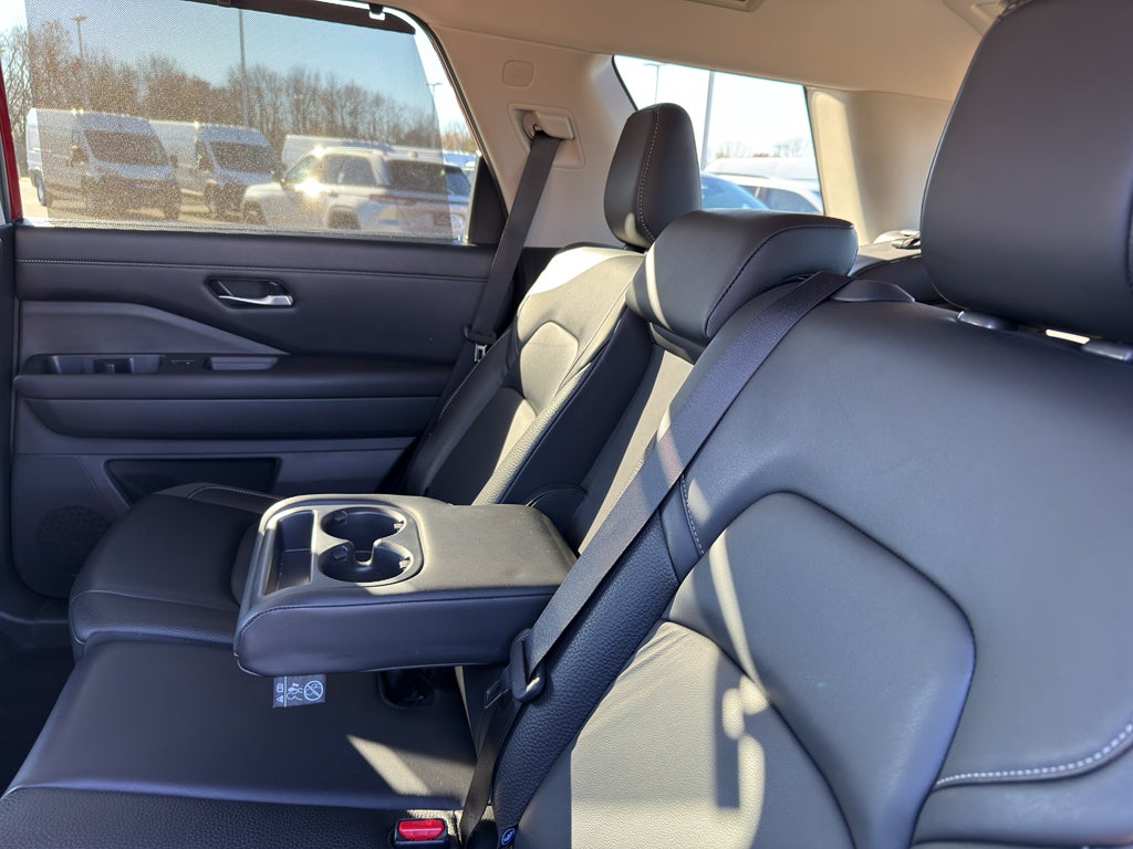 2023 Nissan Pathfinder SL 4WD