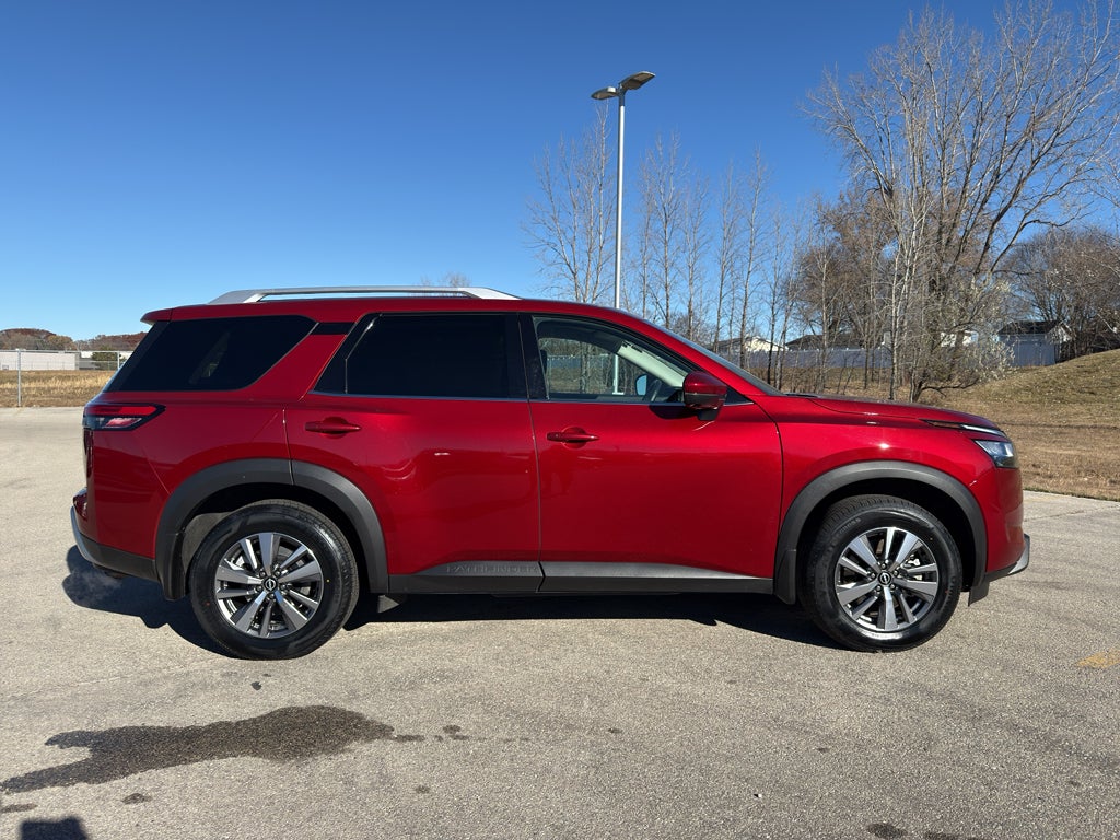 2023 Nissan Pathfinder SL 4WD