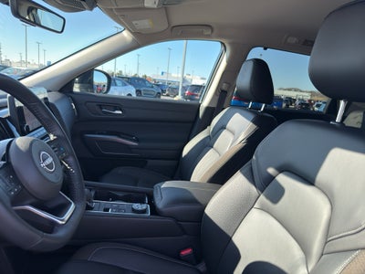 2025 Nissan Pathfinder SL 4WD