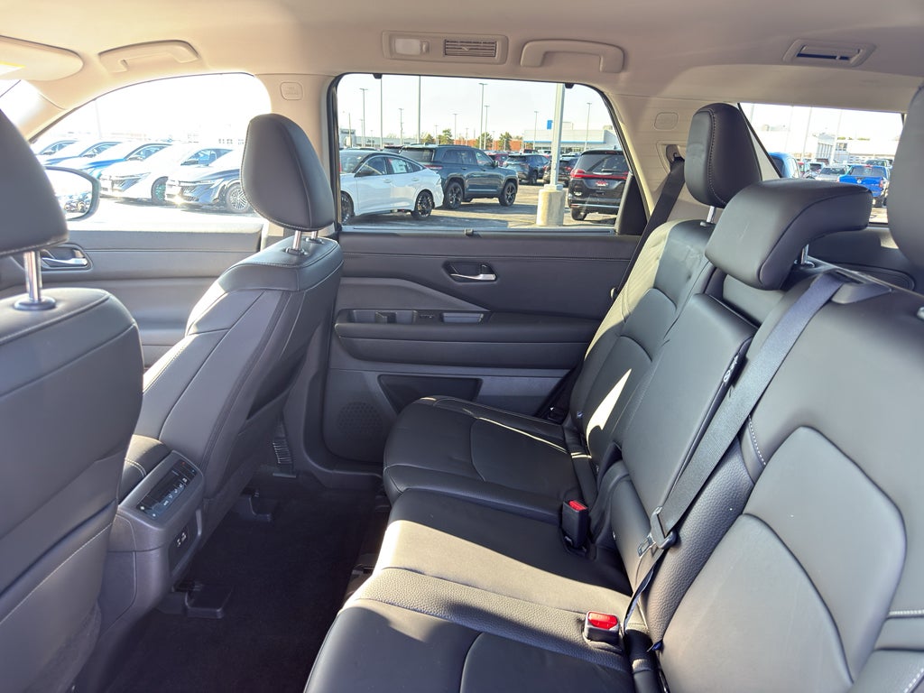 2025 Nissan Pathfinder SL 4WD