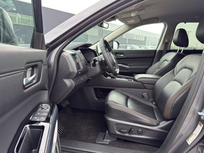 2025 Nissan Pathfinder SL 4WD