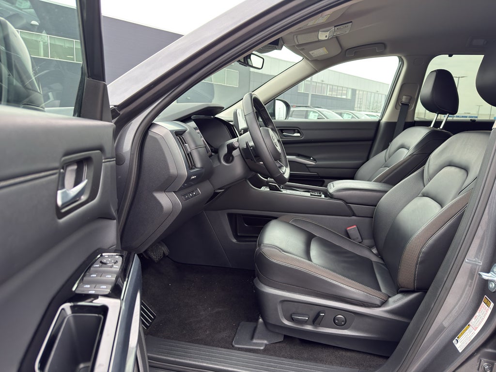 2025 Nissan Pathfinder SL 4WD