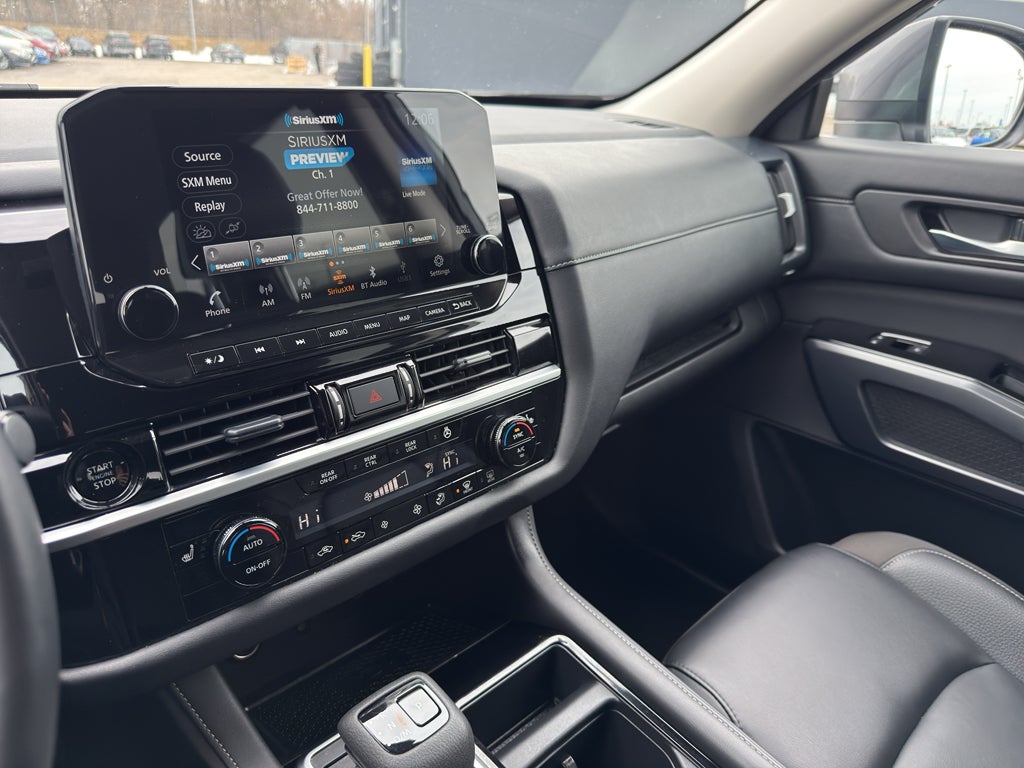 2025 Nissan Pathfinder SL 4WD