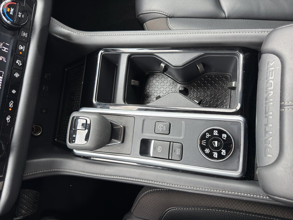 2025 Nissan Pathfinder SL 4WD