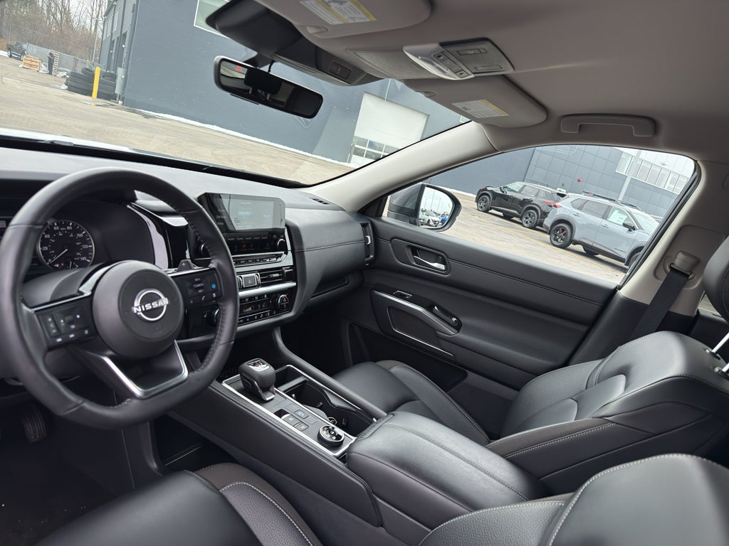 2025 Nissan Pathfinder SL 4WD