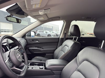 2025 Nissan Pathfinder SL 4WD