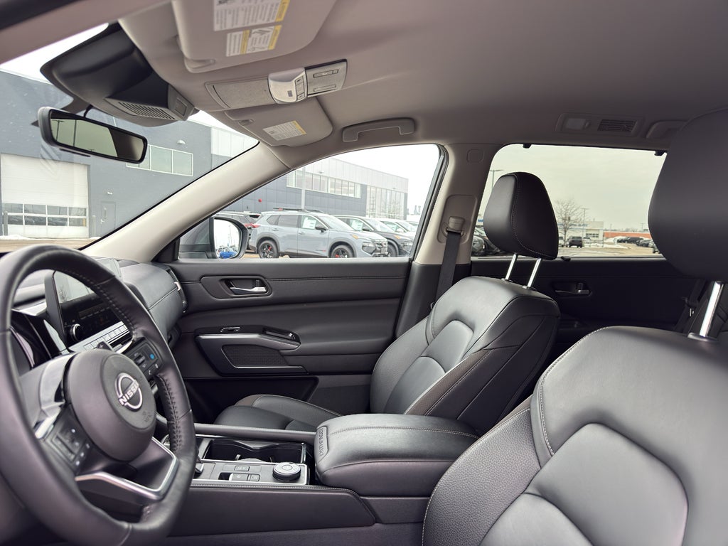 2025 Nissan Pathfinder SL 4WD