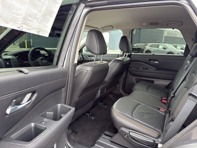 2025 Nissan Pathfinder SL 4WD