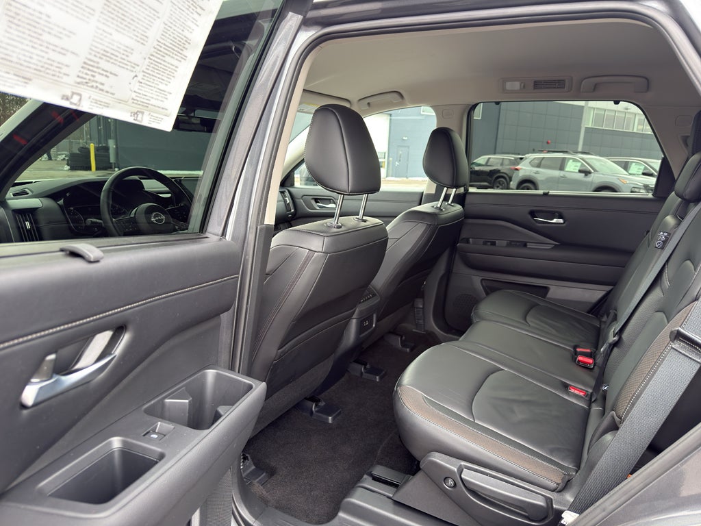 2025 Nissan Pathfinder SL 4WD