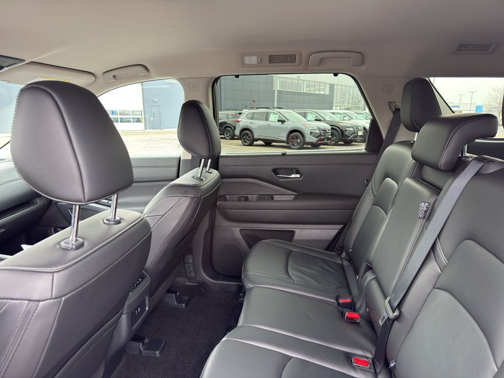 2025 Nissan Pathfinder SL 4WD