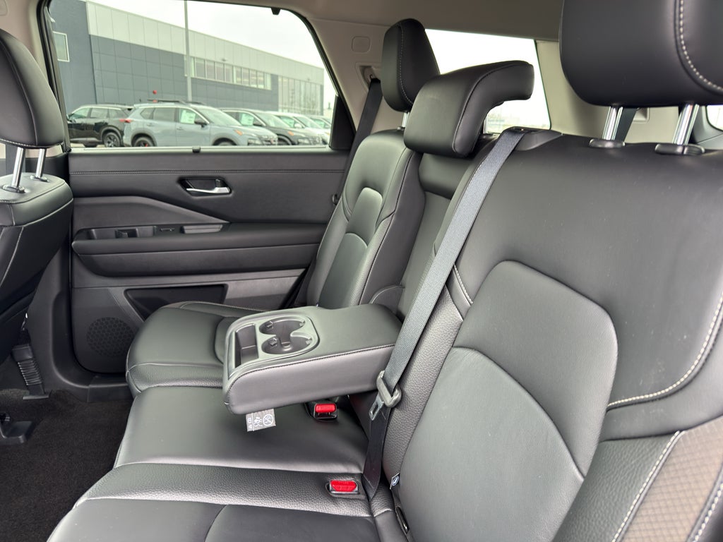 2025 Nissan Pathfinder SL 4WD