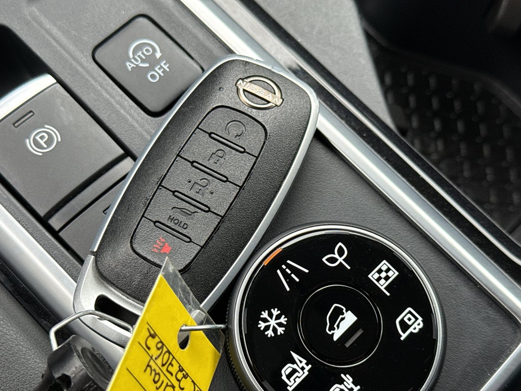 2025 Nissan Pathfinder SL 4WD