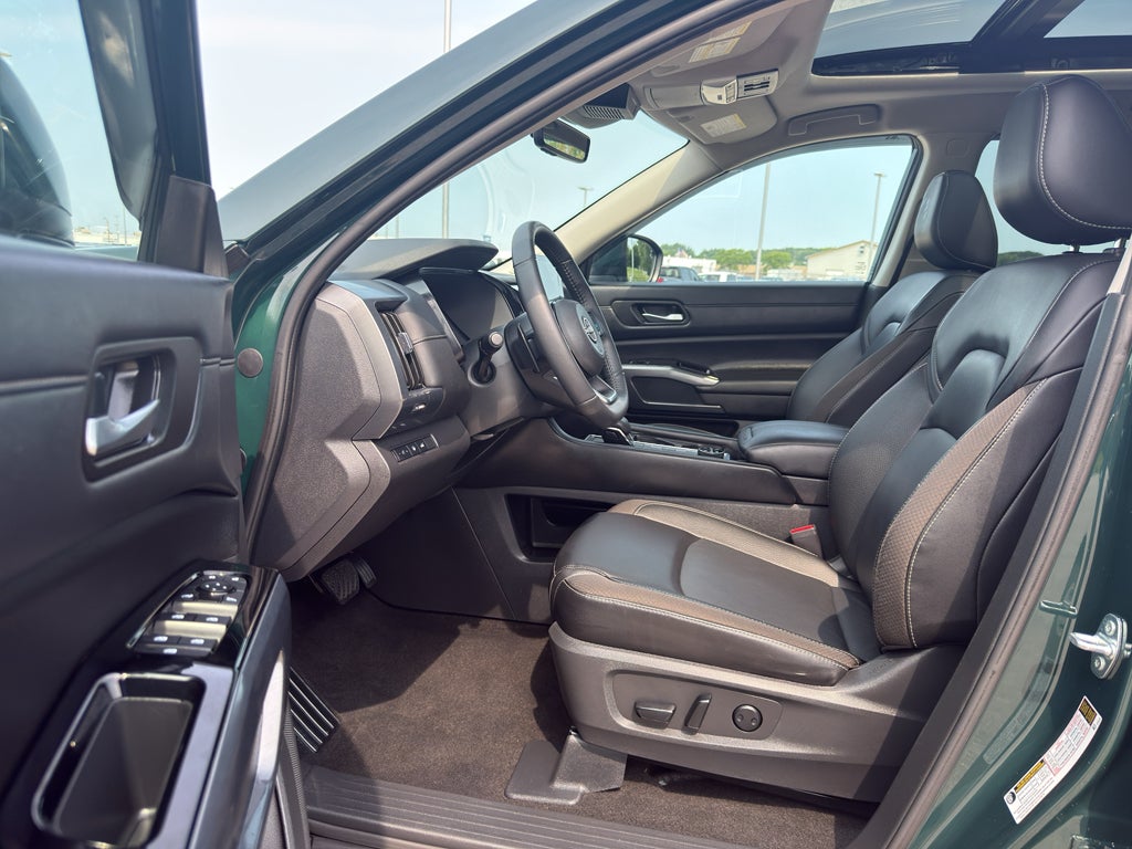 2024 Nissan Pathfinder SL 4WD