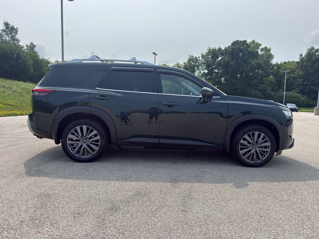 2024 Nissan Pathfinder SL 4WD