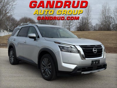 2025 Nissan Pathfinder SL 4WD